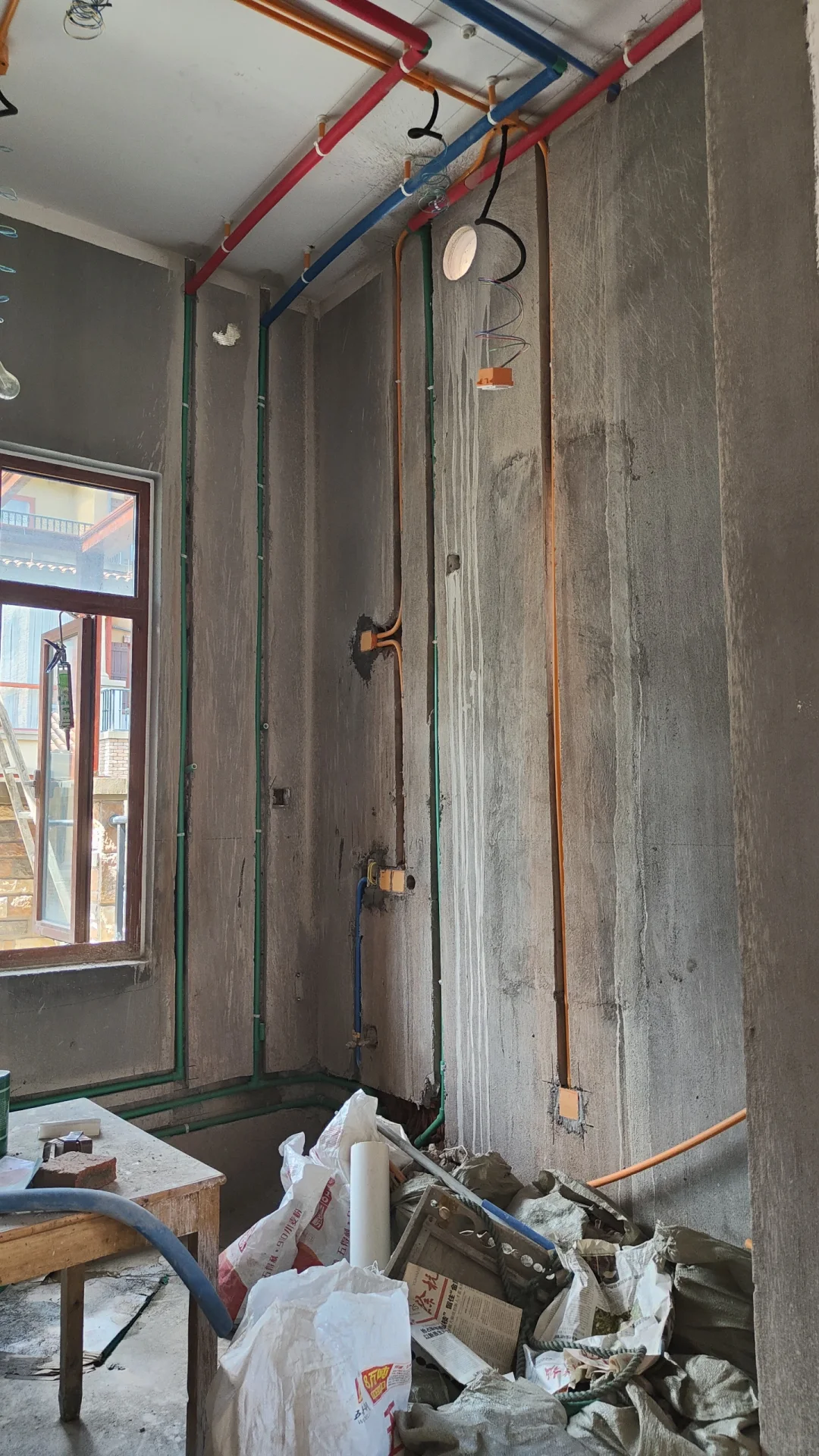 排屋水电:4层430平，自购材料7W完工