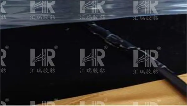 如何根据塑料类型和用途选择合适的胶水？