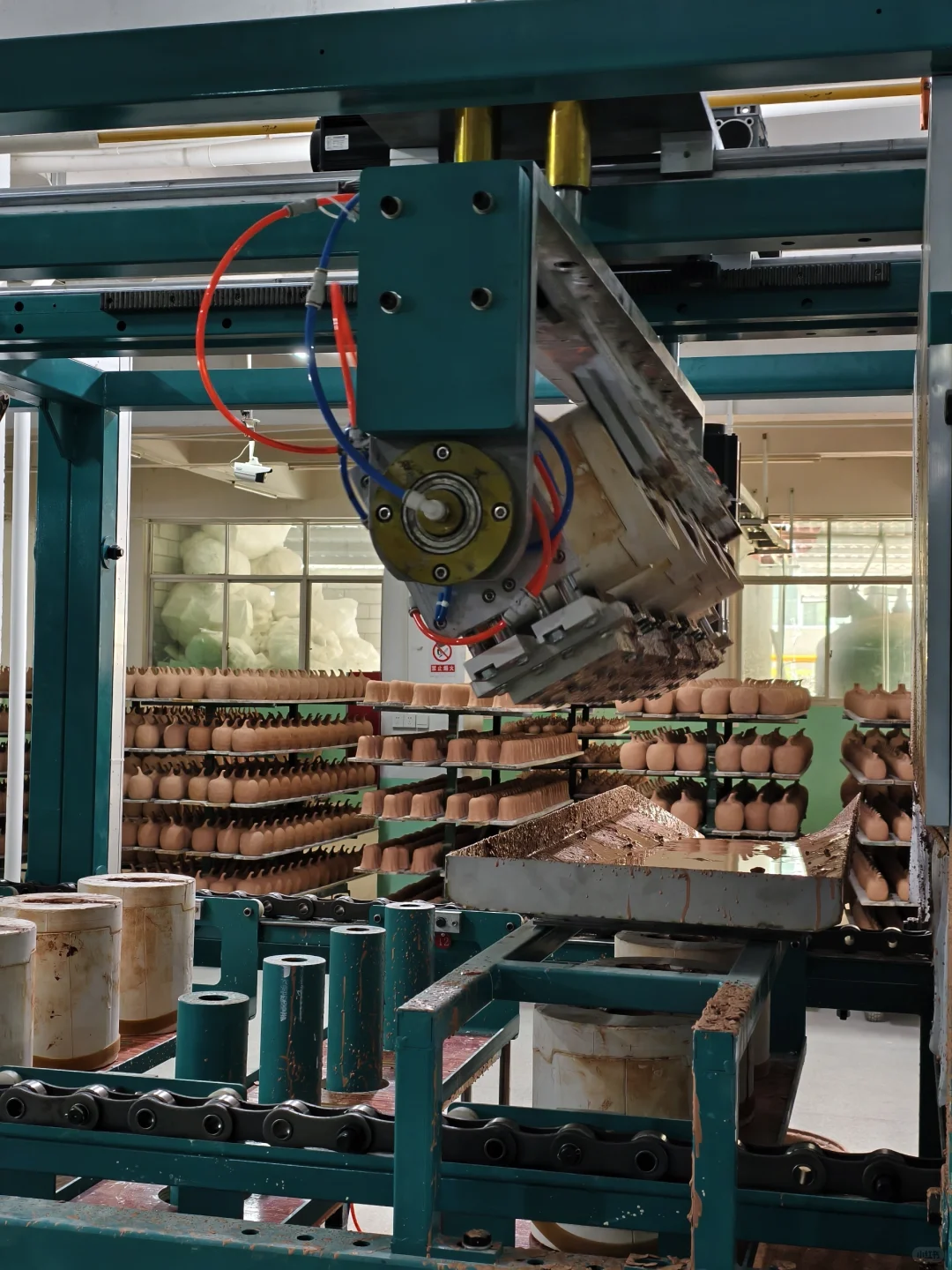 赛博朋克风顺美陶瓷智能车间