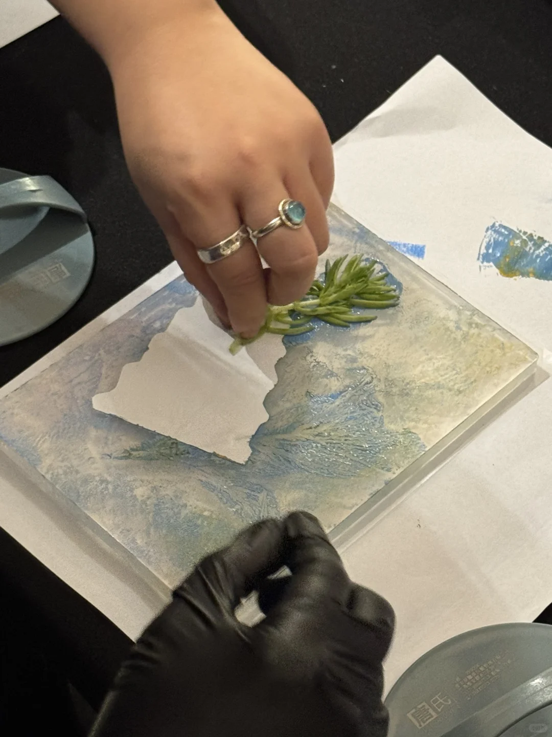 在太古里之夜活动，用凝胶版画做挂布