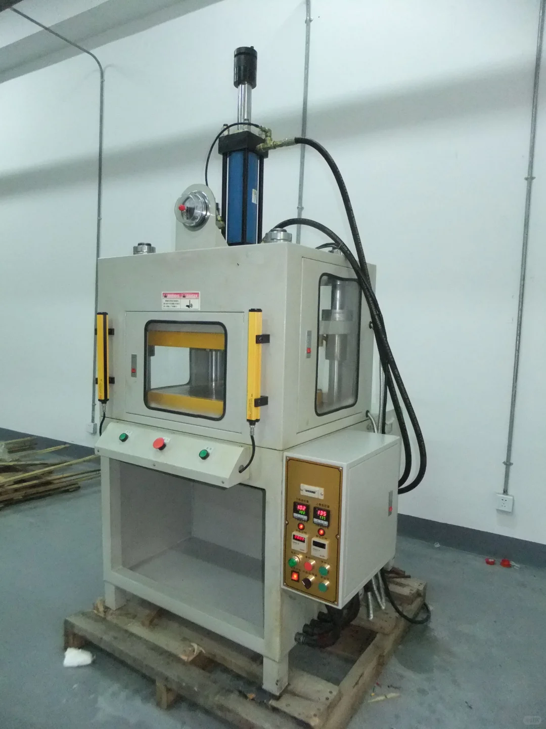 上海机械设备液压机热压机气压机