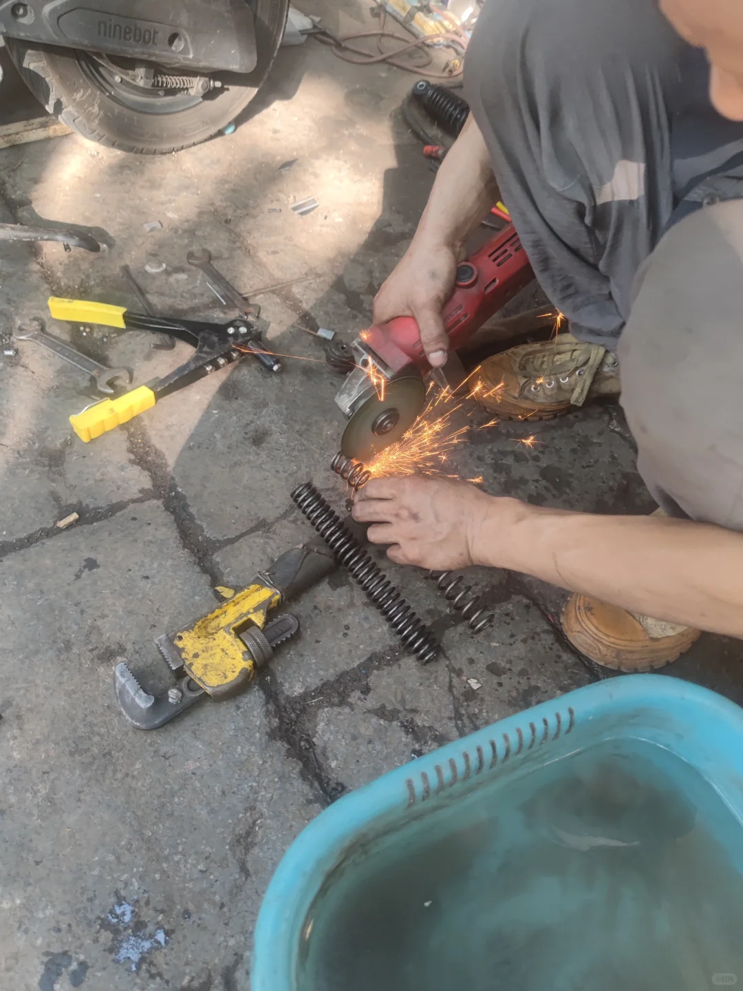 避坑!前减震换弹簧,一换一个不吱声