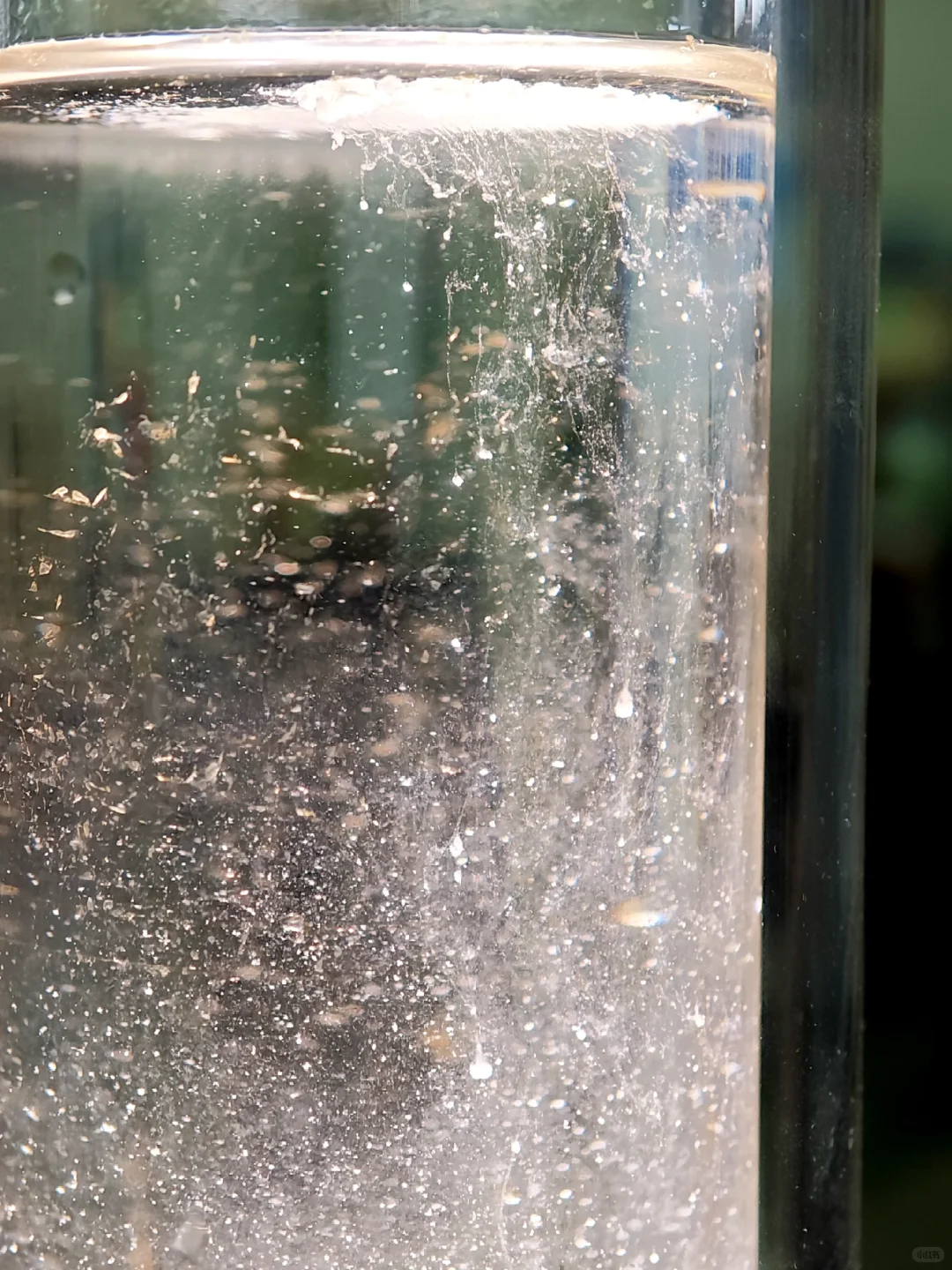 ?维C泡水瞬间美炸了！化学浪漫值拉满！