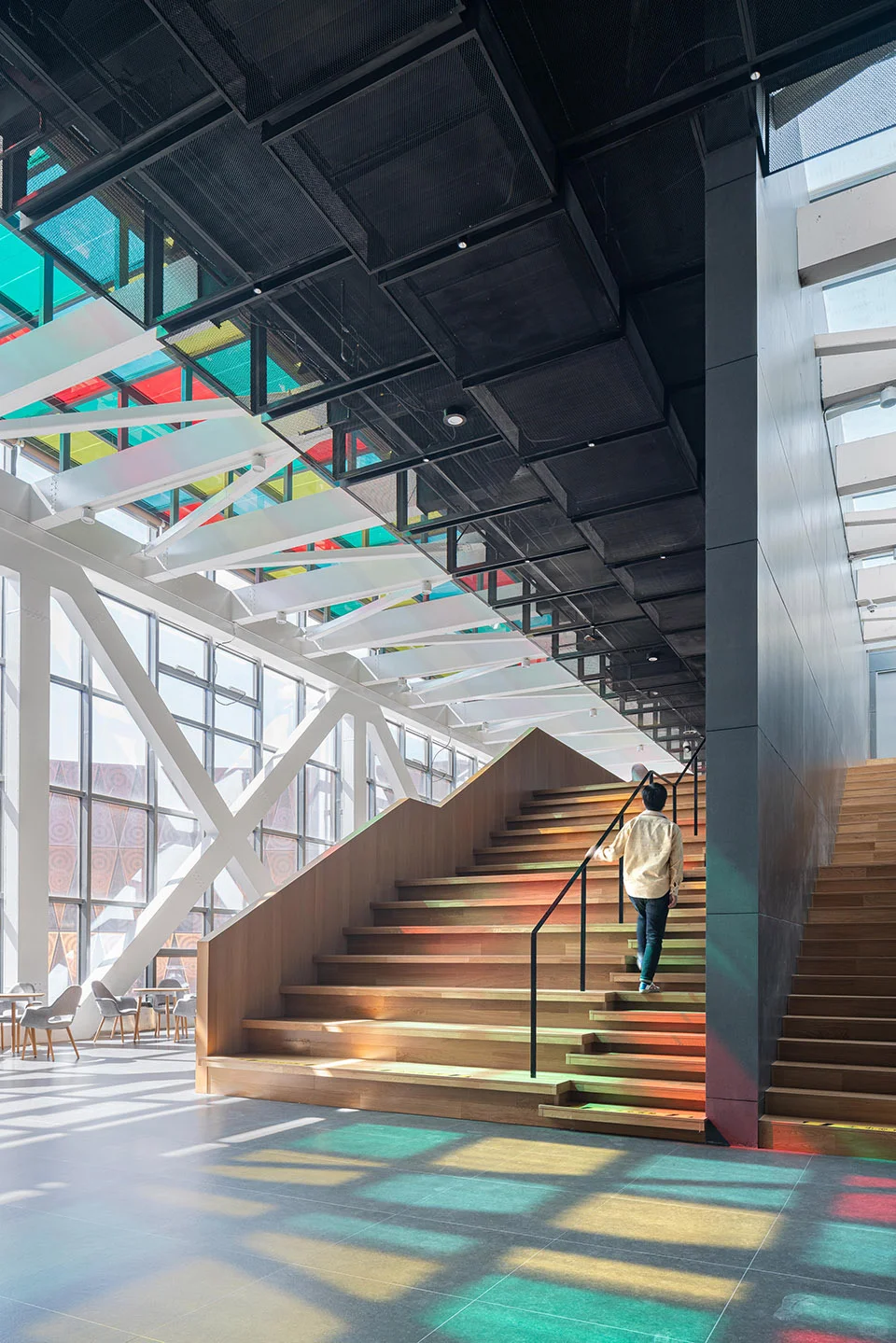 彩色透光发电玻璃