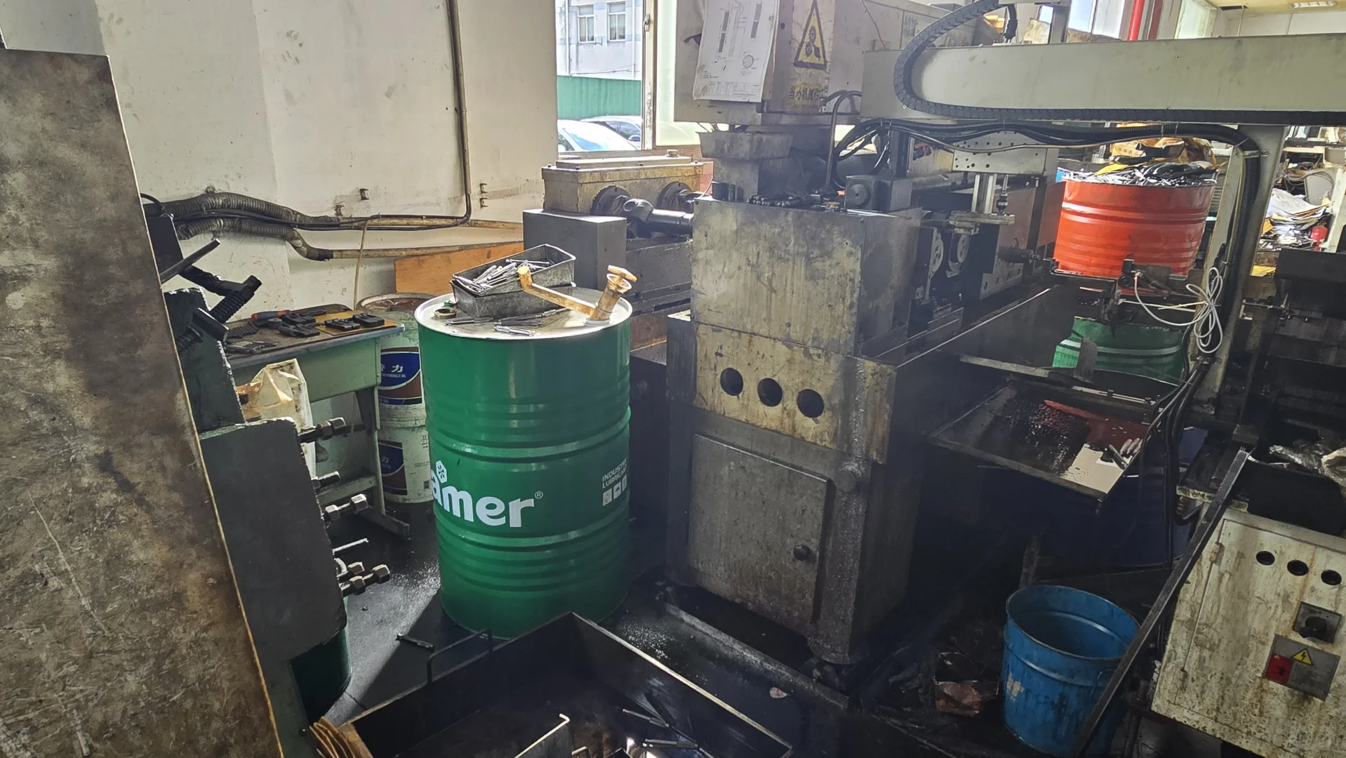 润滑油销售的日常，每天出入于大小厂