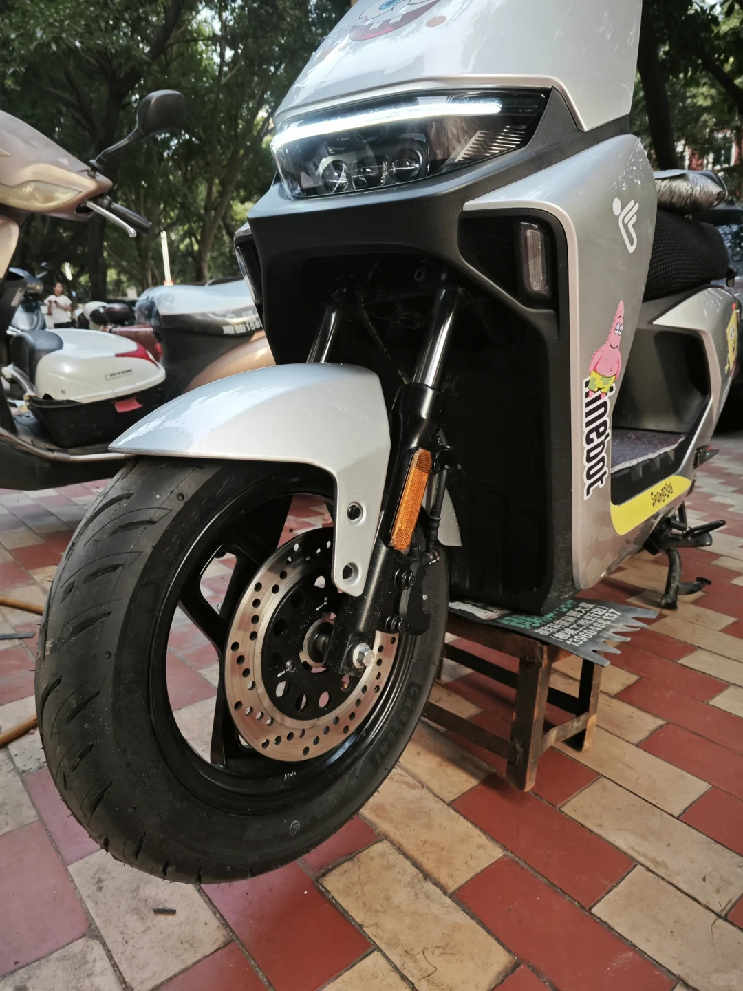 九号m95c更换前减震弹簧