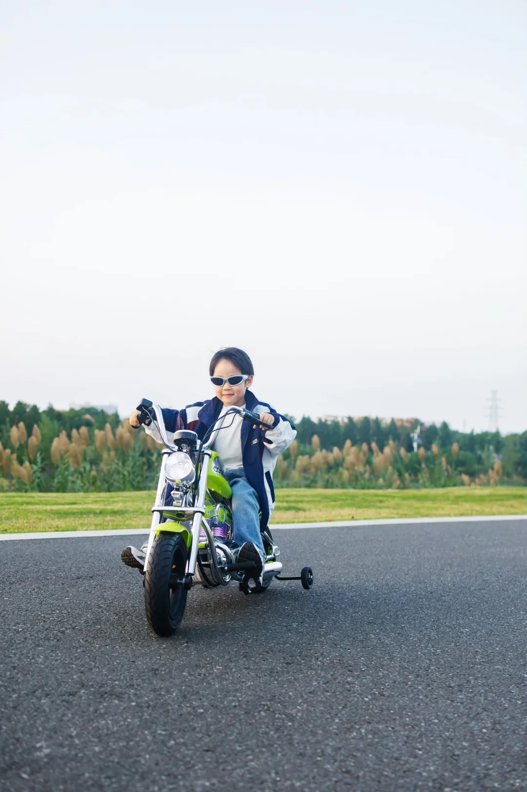 4岁幼崽开哈雷?这小子是要C位出道!?️