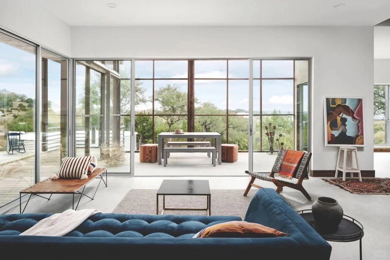 建筑师为退休父母打造坡地景观节能养老房