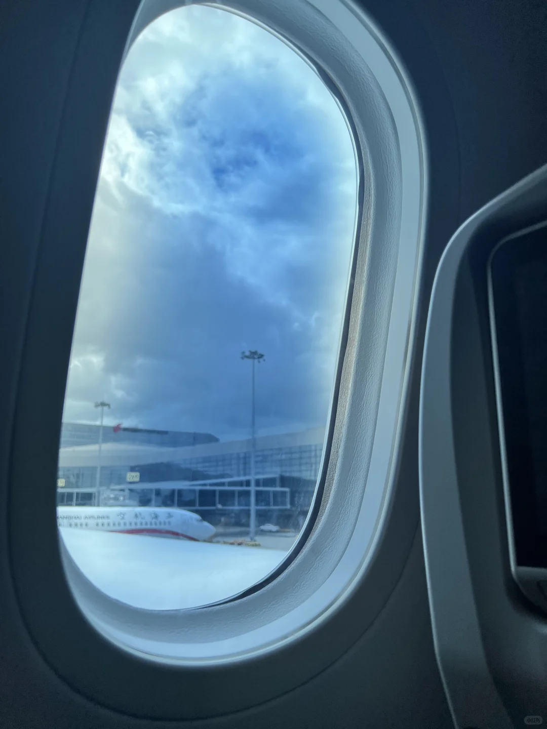 787-9的变色玻璃舷窗还挺厉害