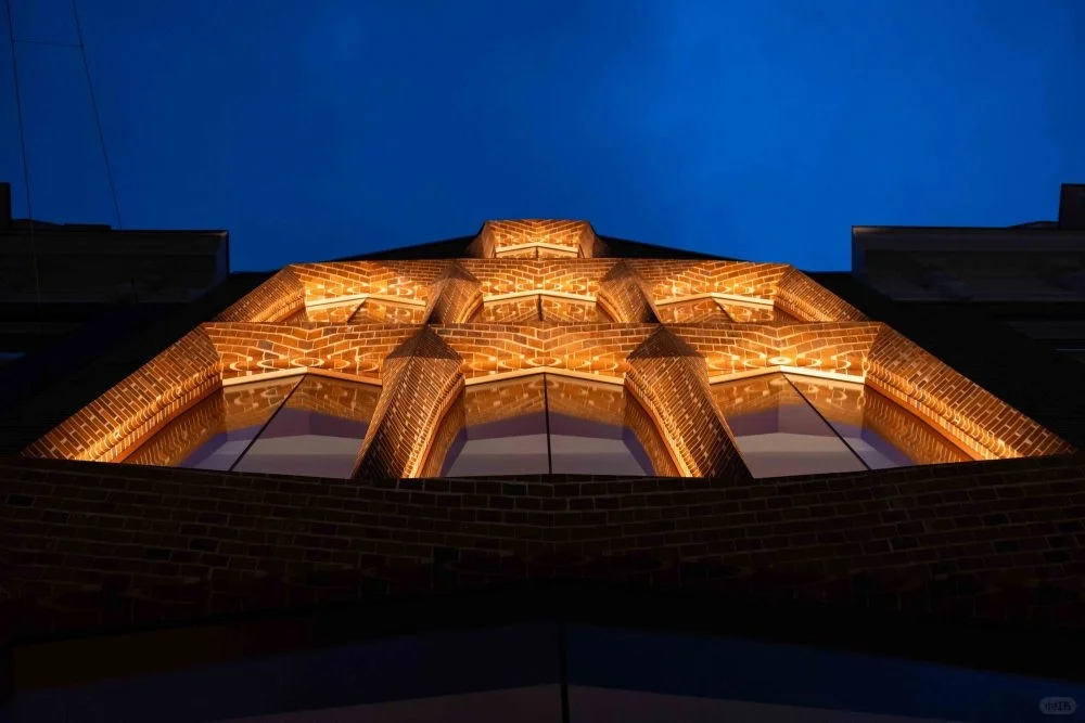 砖筑奖赏析：The Lady/Dok architecten