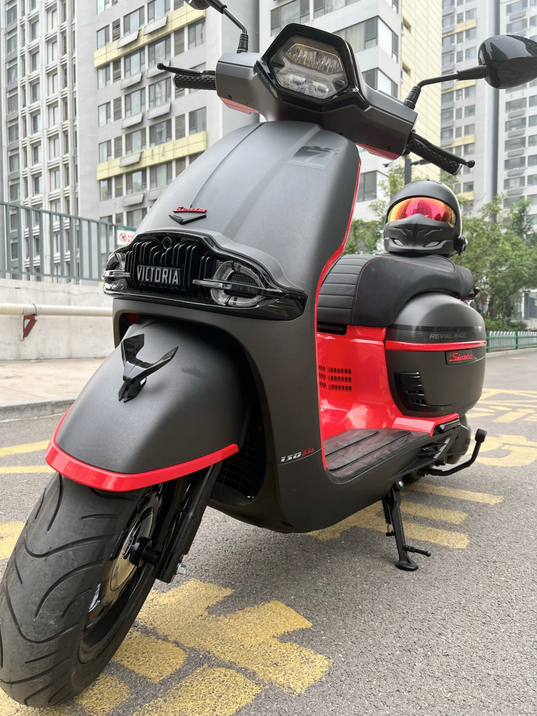 24款维多利亚更换前避震弹簧