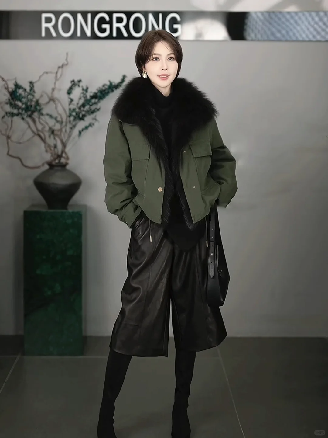 RONGRONG｜分割修腿皮革短裤?