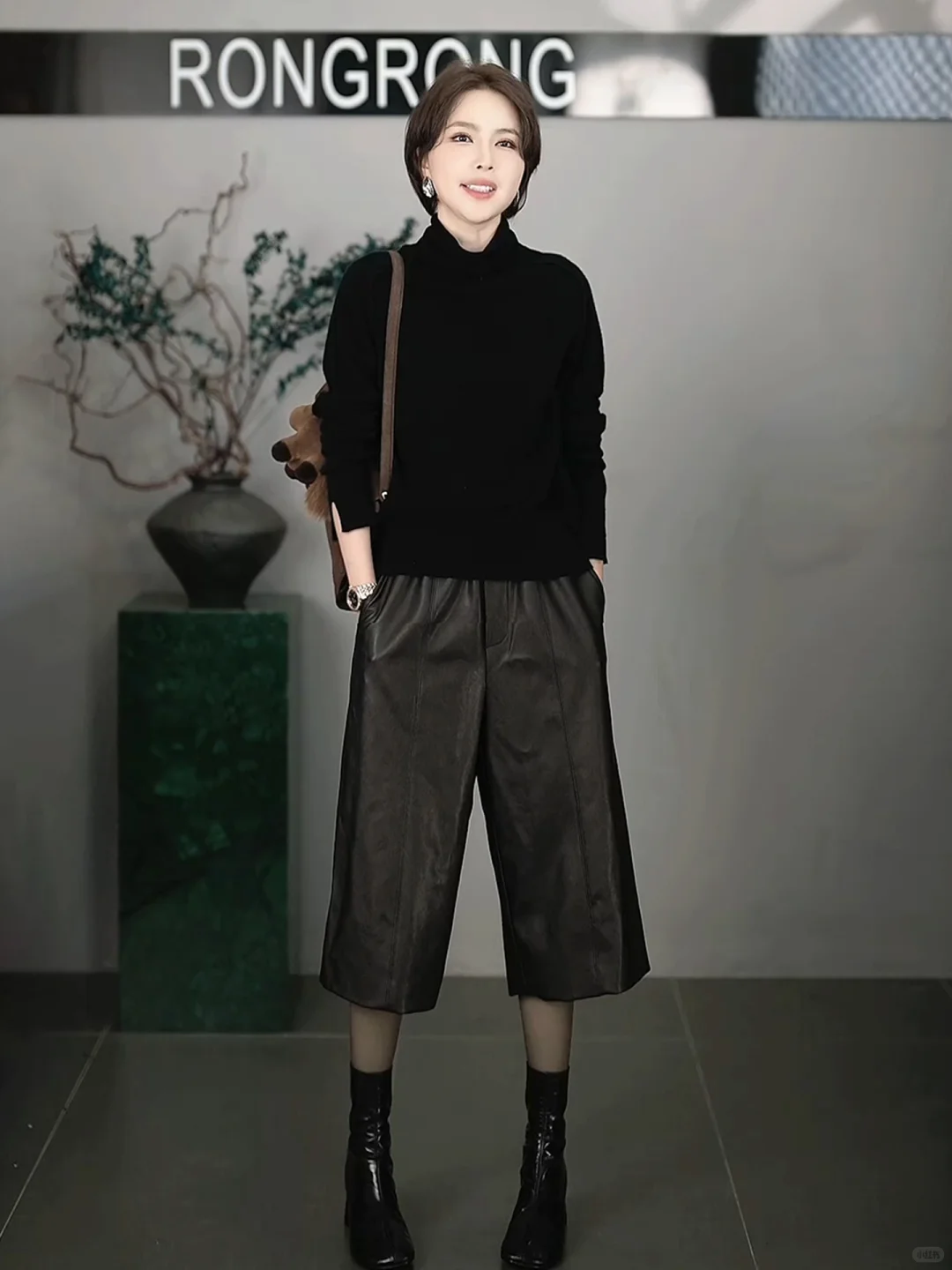 RONGRONG｜分割修腿皮革短裤?