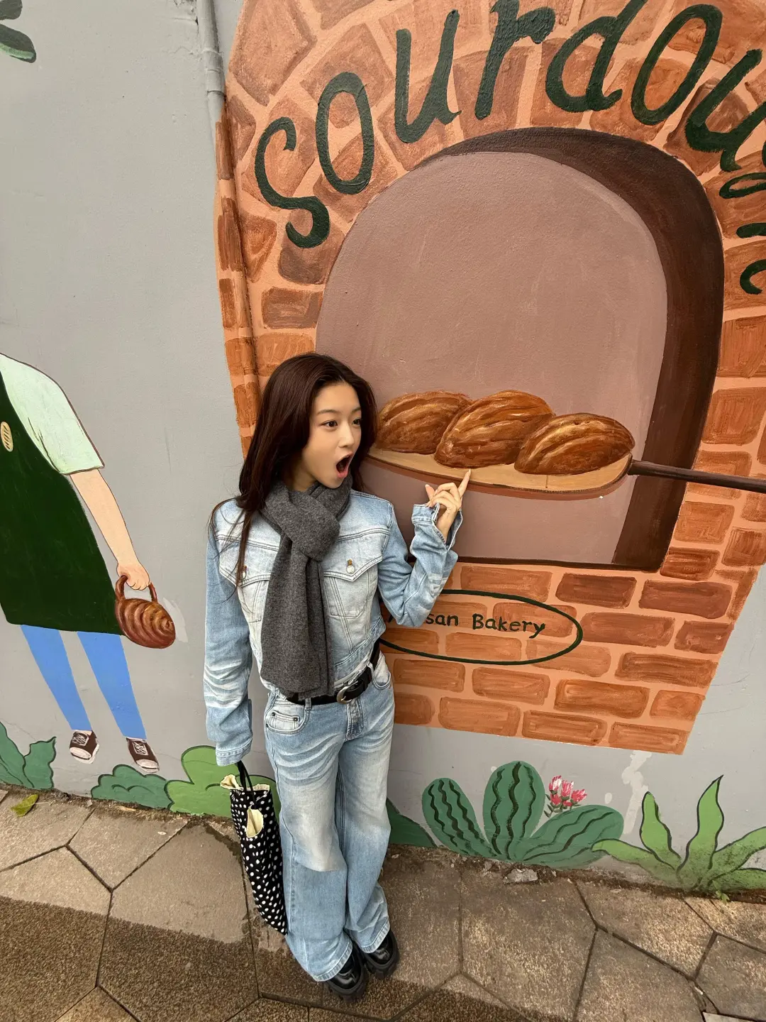 秋日街头的牛仔风情