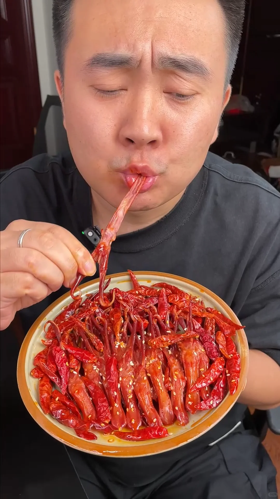 再冷漠的人吃到这个鸭舌也会笑出声