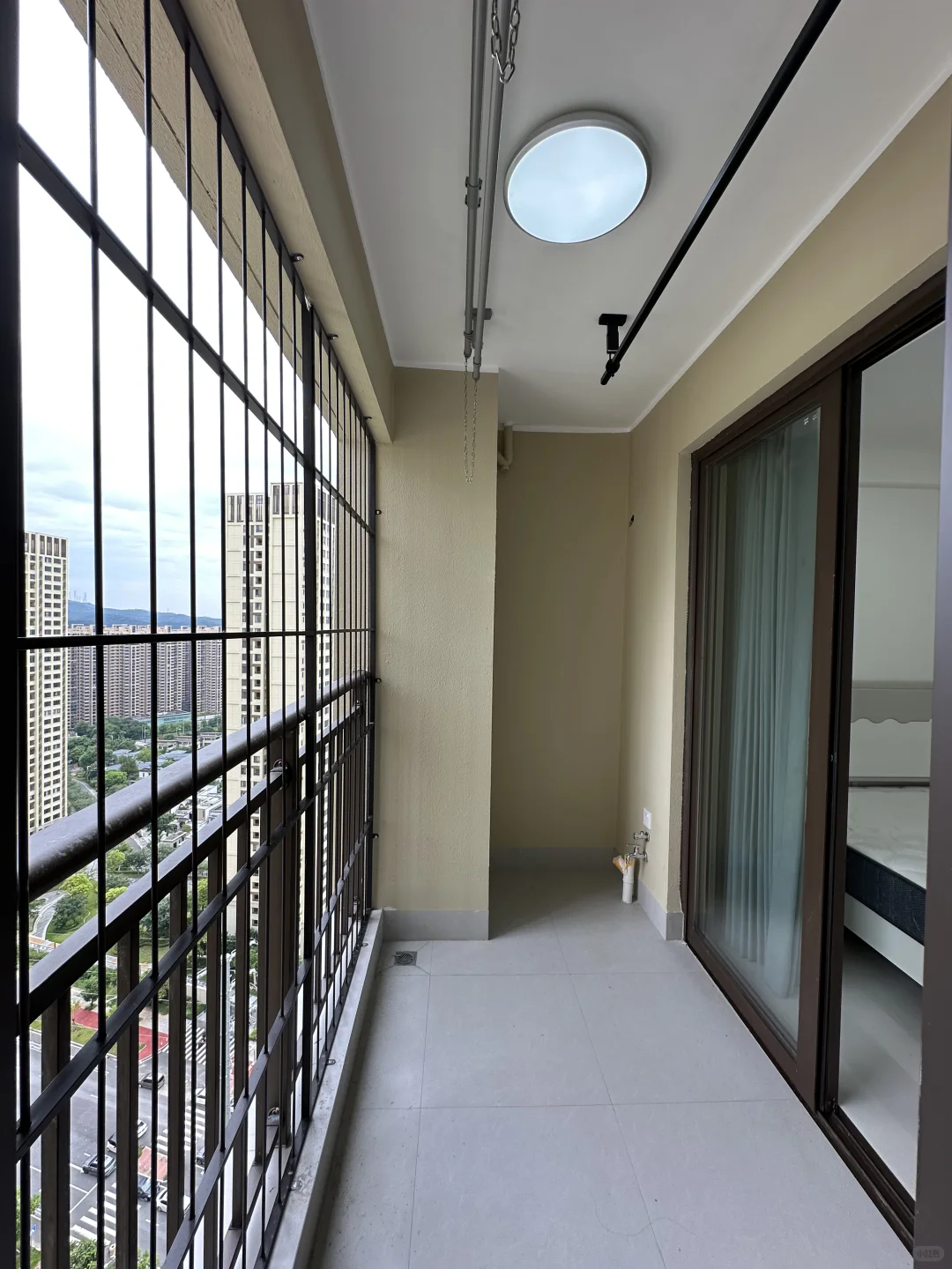 阳台半封，一半生活一半诗意