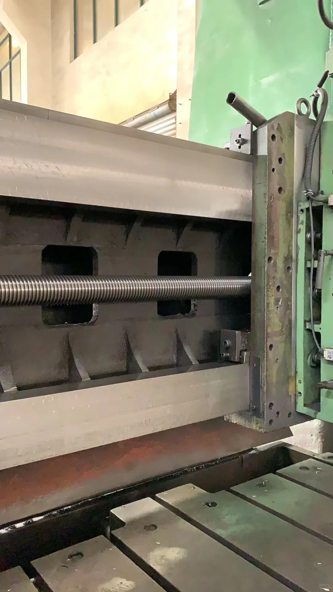 出两台龙门铣床2x6米一台，2x4米一台，两台