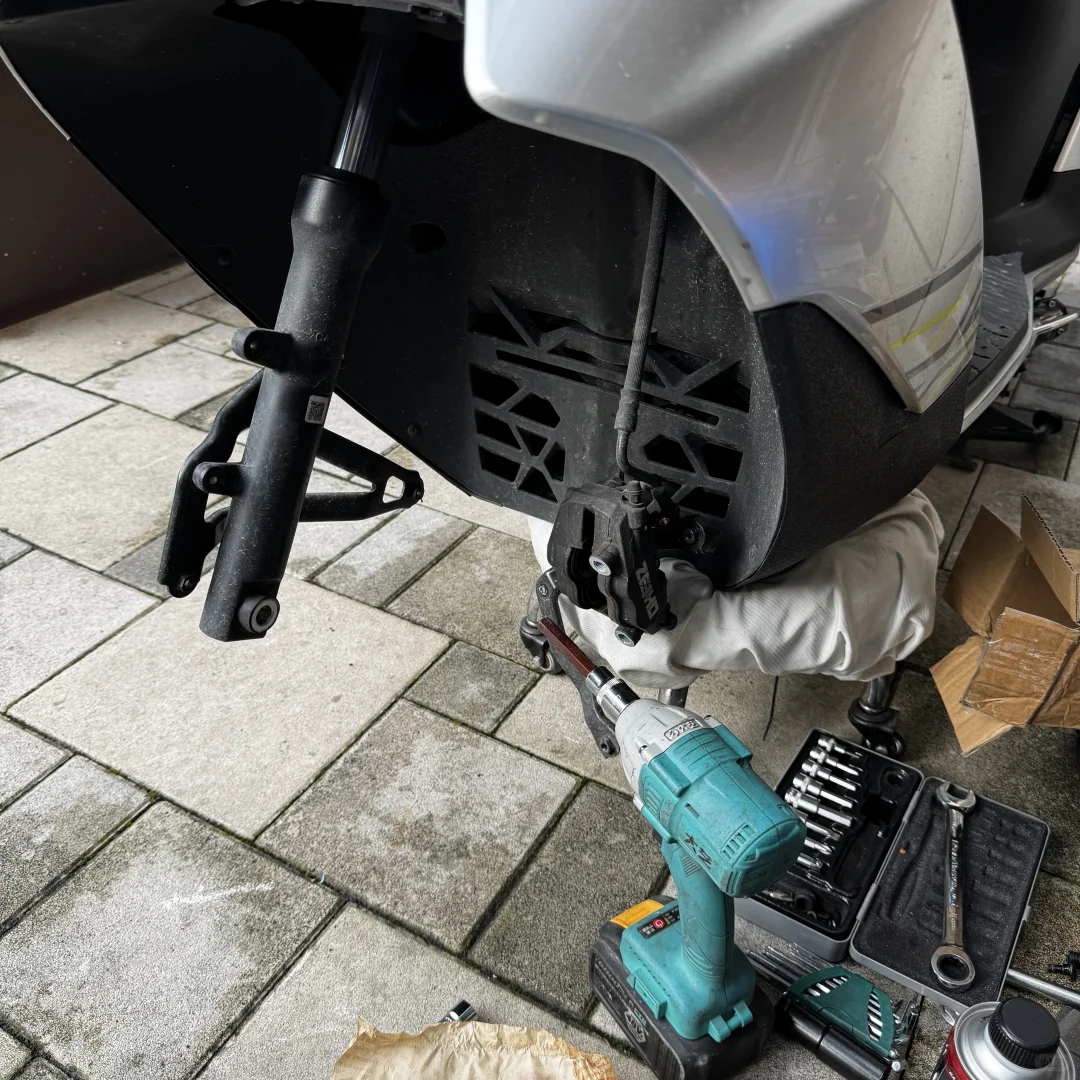 极核ae8 换前减震弹簧