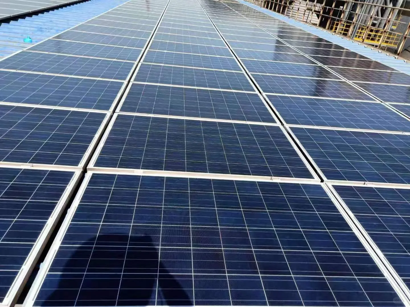 光伏清洗剂:高效清洁,守护绿色能源之光