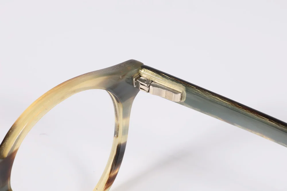 眼镜工厂：不同颜色的变色镜片都有什么功能