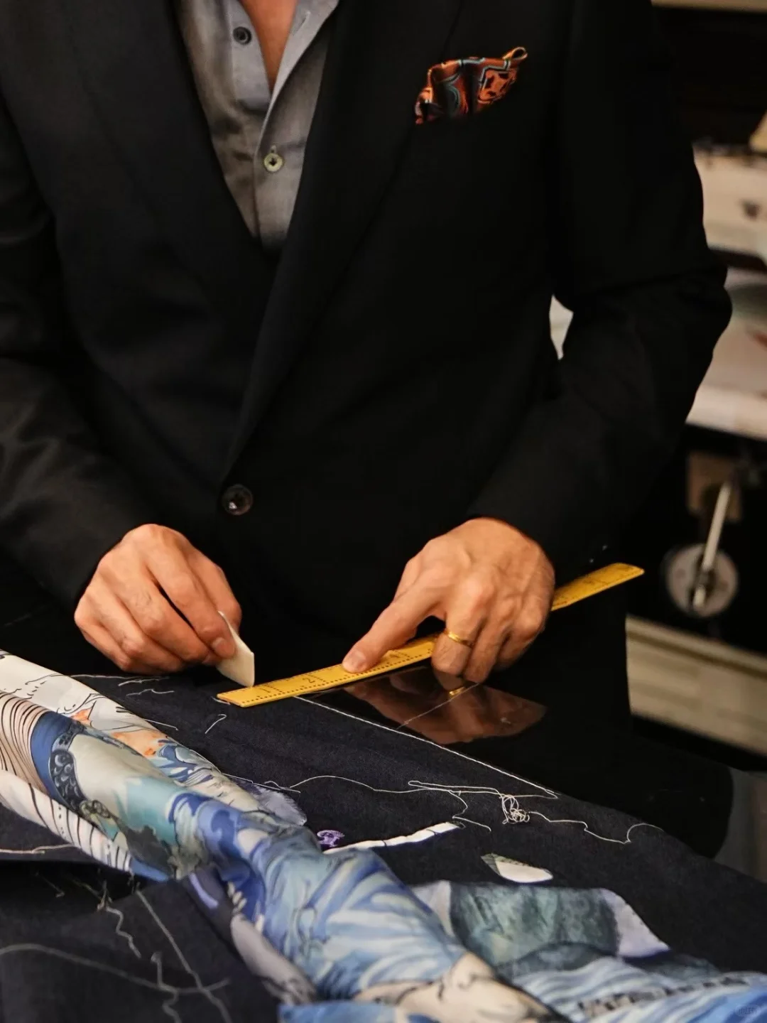 西装定制就选港定制