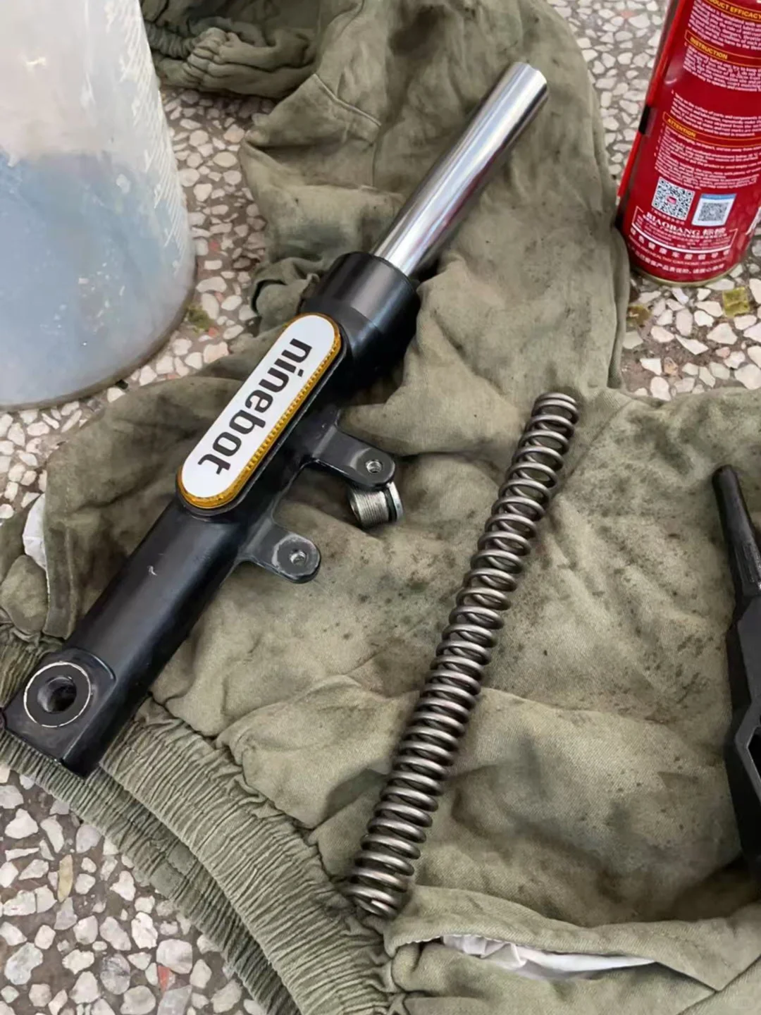 九号机械师 Mmax110 更换前减震弹簧