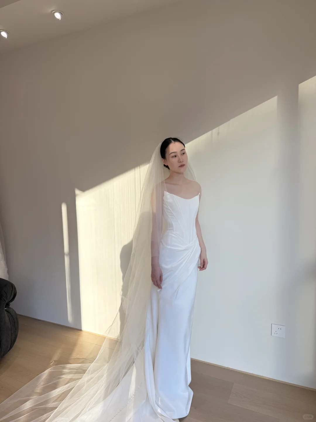 轻奢缎面 胸衣鱼骨|婚纱自带“高定剪裁感”