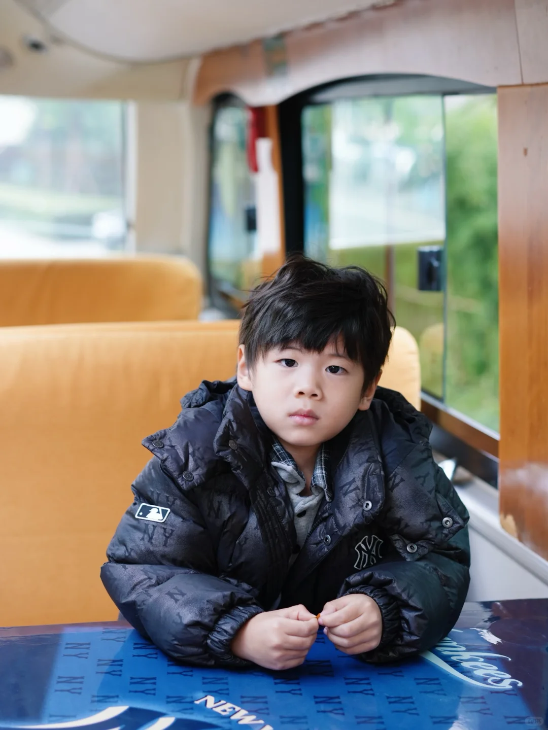 集合❗️上海街头惊现MLBKIDS老花痛车巴士?