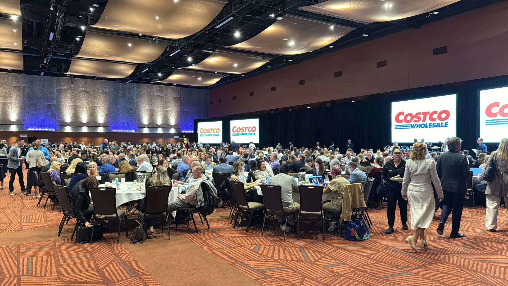 来Costco开会啦！