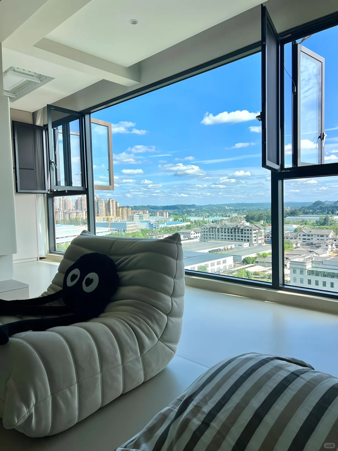 平开窗 VS 推拉窗，一招教你选对窗！