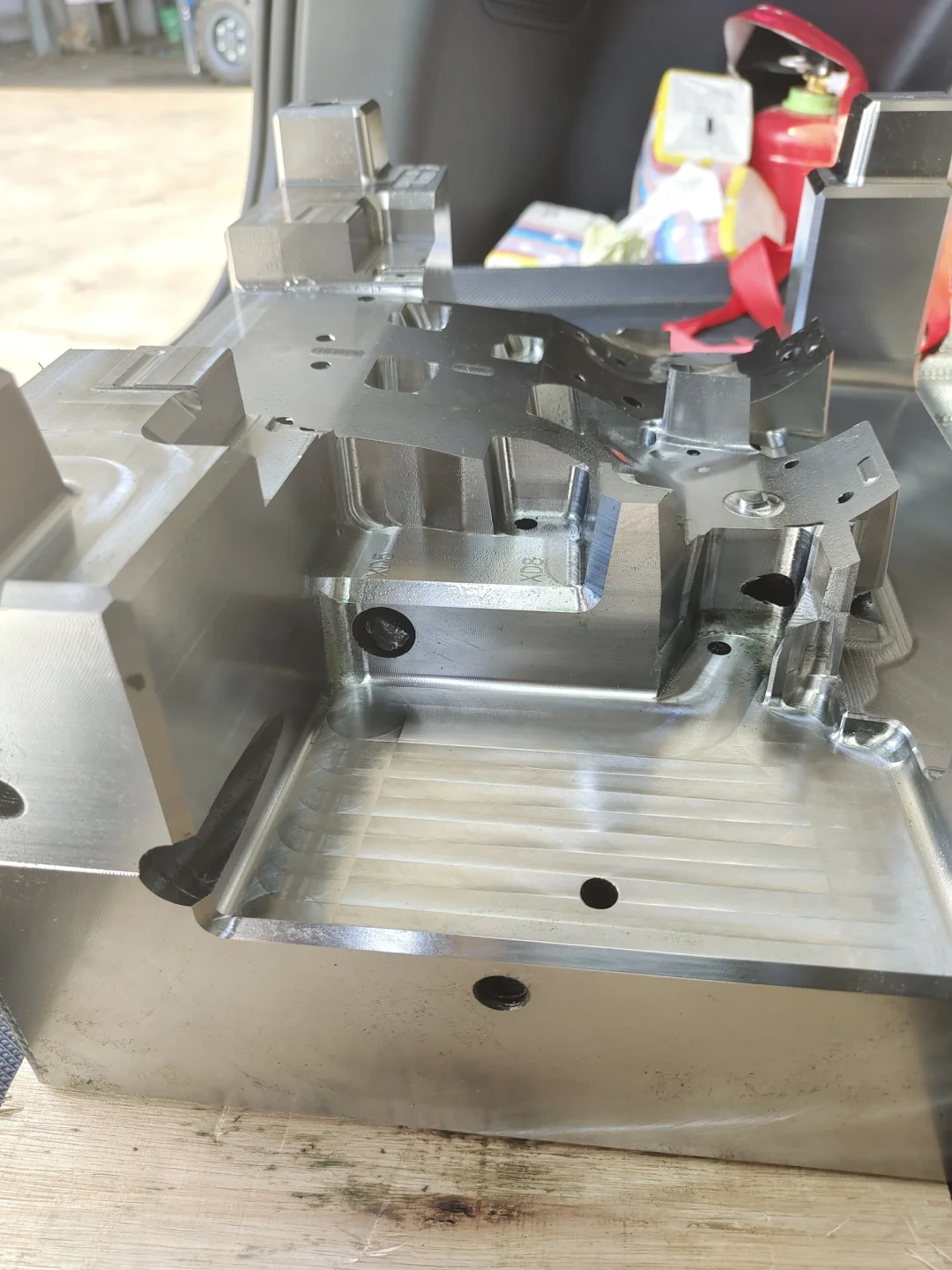 模具五金加工，磨床铣床CNC电极