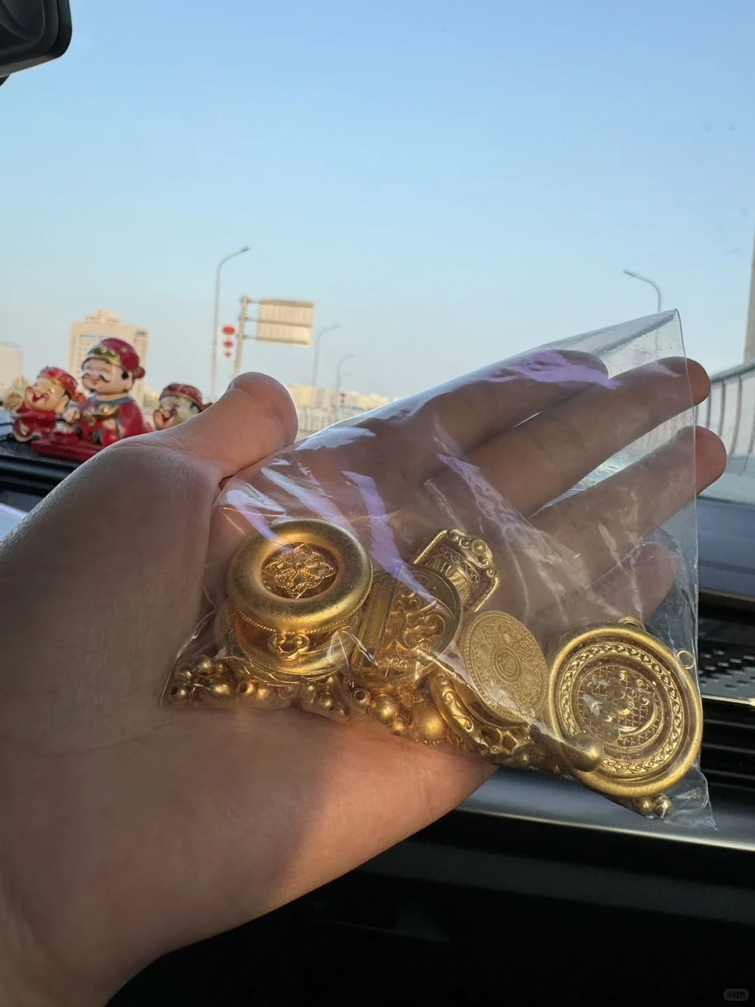 乌鲁木齐出门看国际金价960一克真的收不起