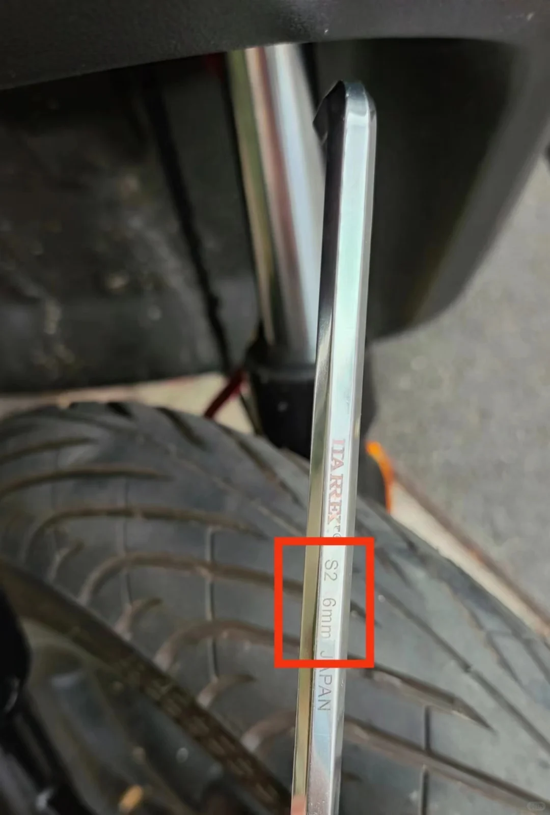 九号F90前避震换弹簧,后避震换气瓶减震