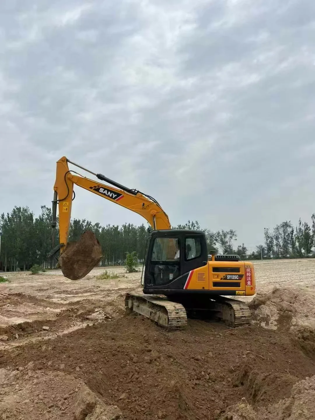 挖机出租，设备租赁，