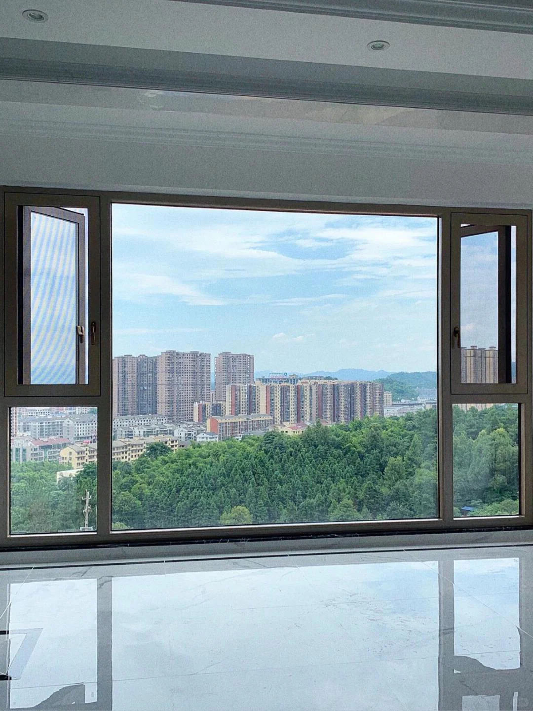 哇塞！断桥铝落地阳台，开启四季美景自由！