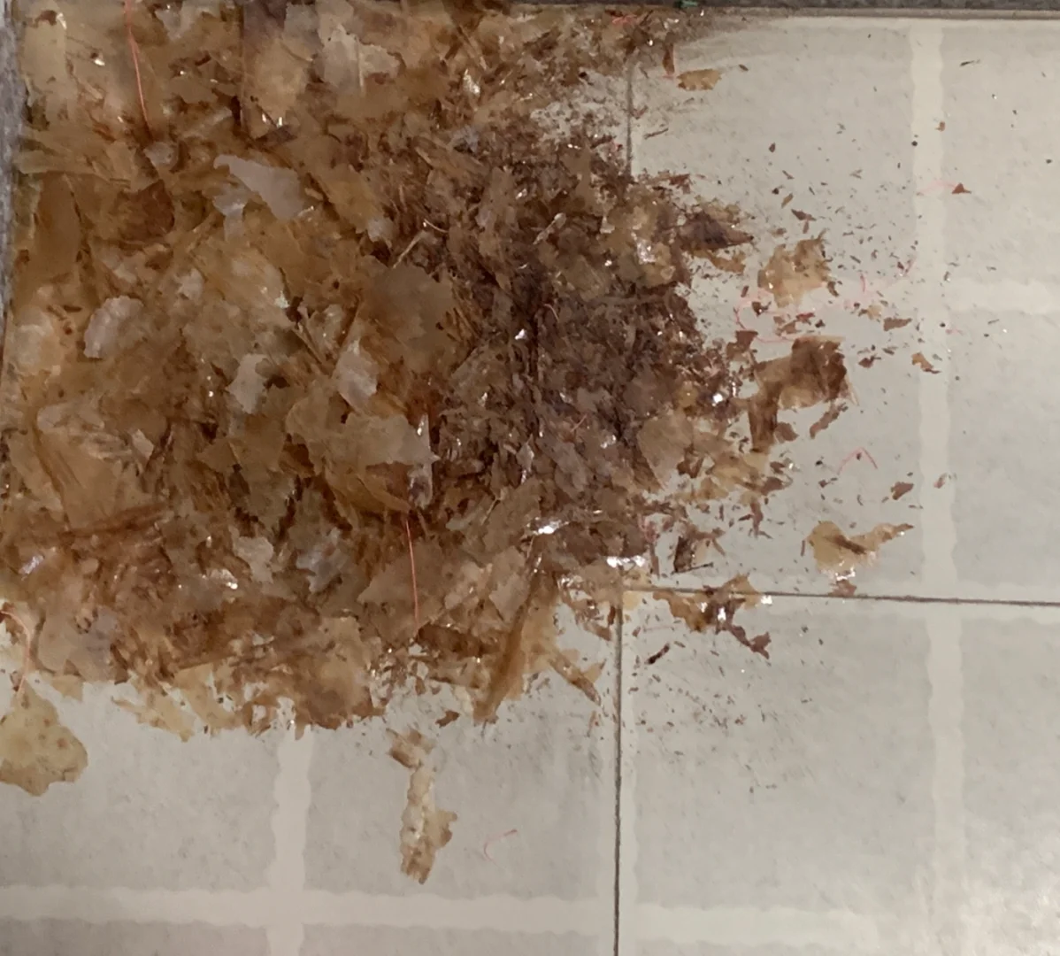 铲除阳台上的玻璃贴膜