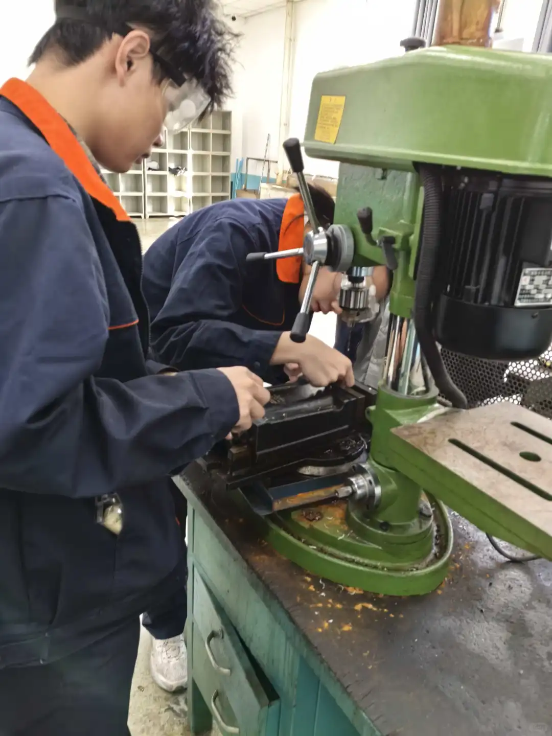 大二机械金工实习—手搓小车