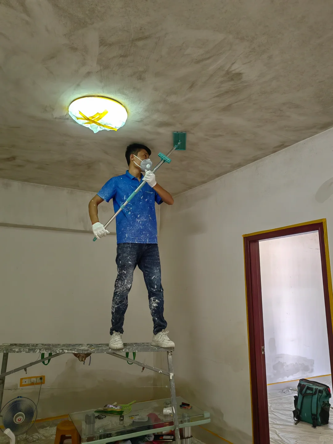 旧房翻新|墙面发霉能直接刷漆❓要先除霉
