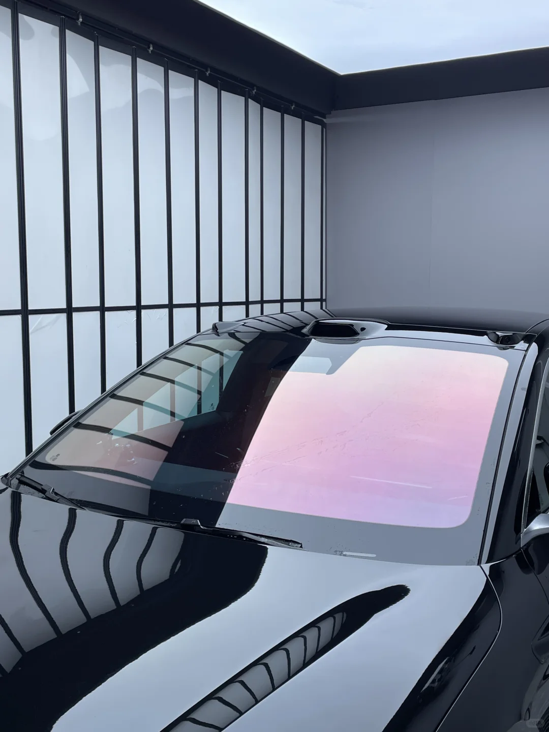 哇塞好看?可以变色的汽车玻璃隔热膜