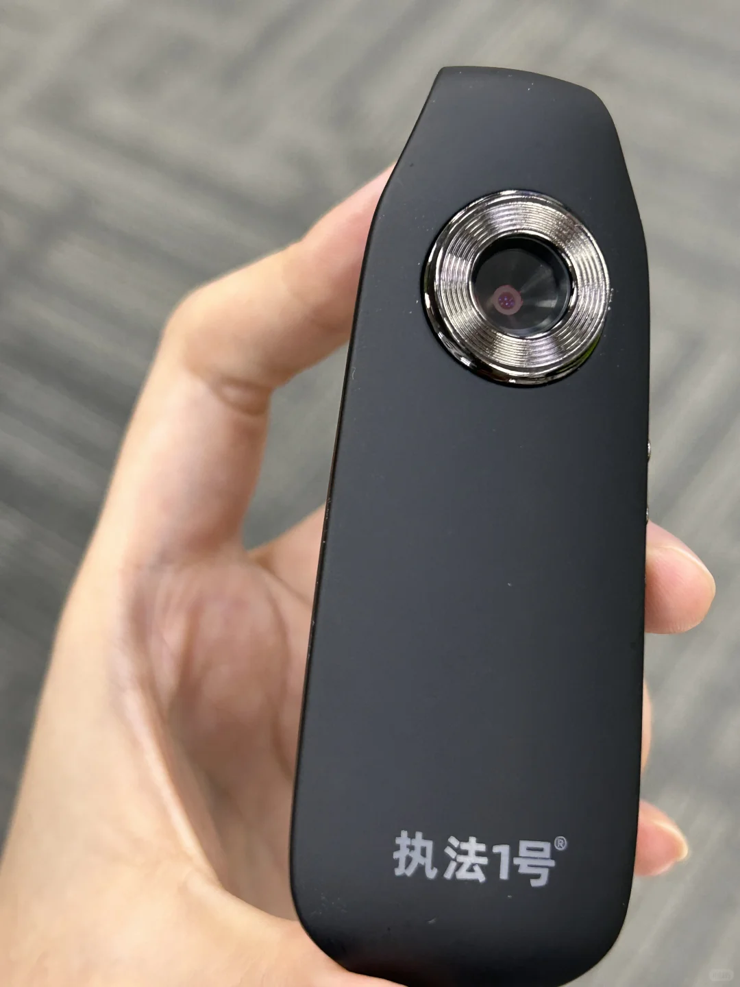 这么懂事的执法记录仪不多了 自带磁吸谁懂