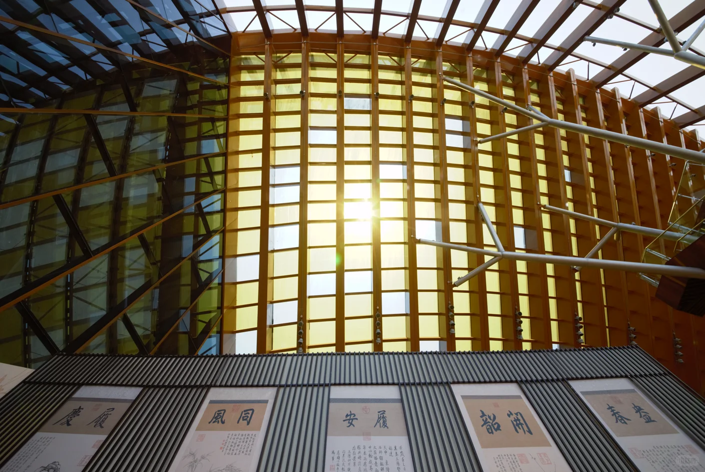 彩色透光发电玻璃