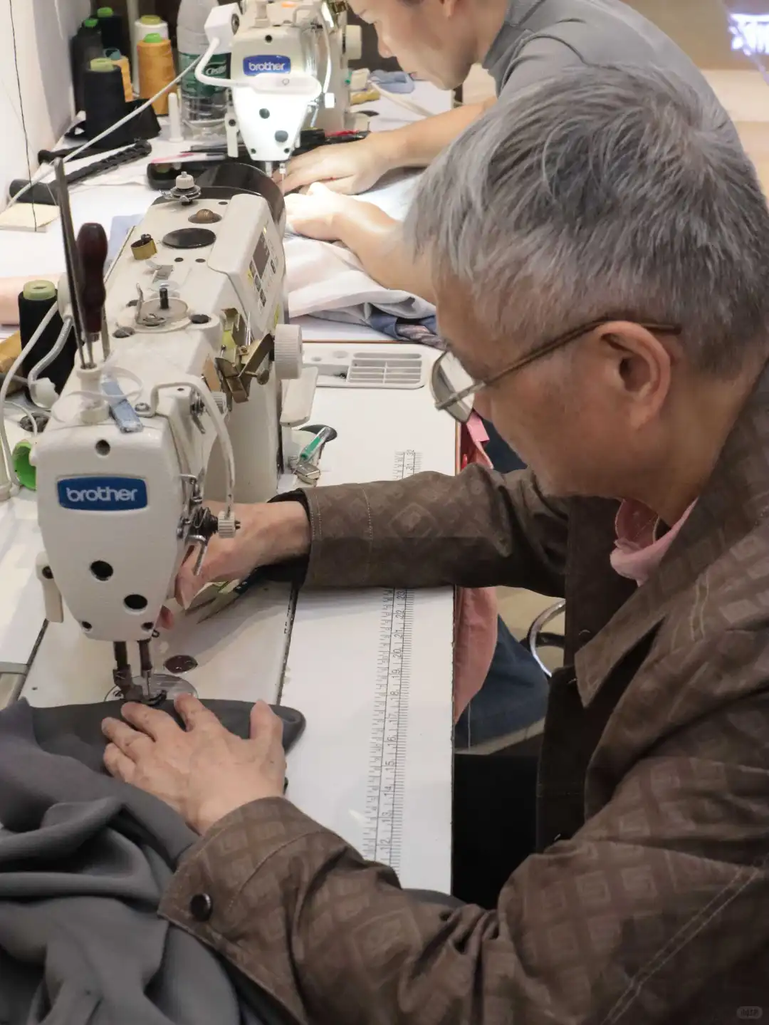 老板技术牛哭！定制西装3个细节惊到我?