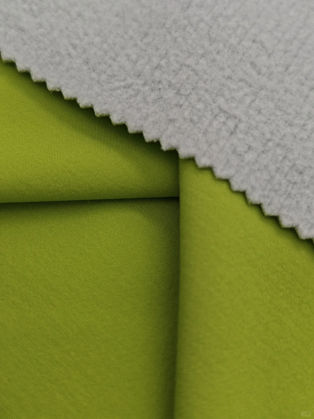 软壳冲锋衣面料|防泼水防风弹力保暖