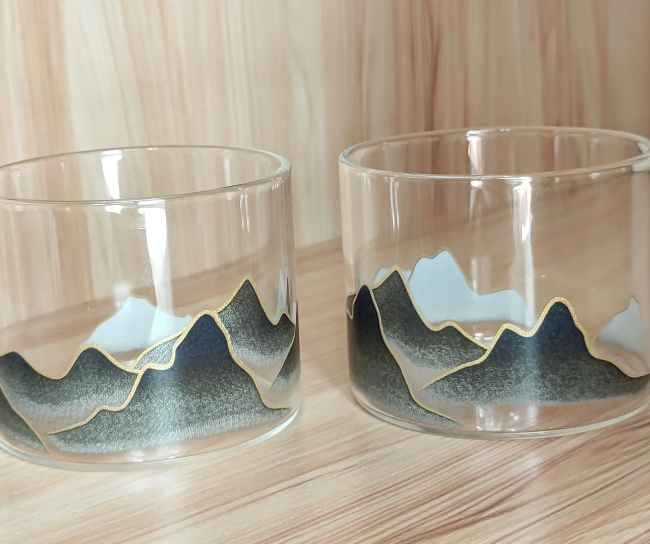 这玻璃杯加热水竟然能变色！