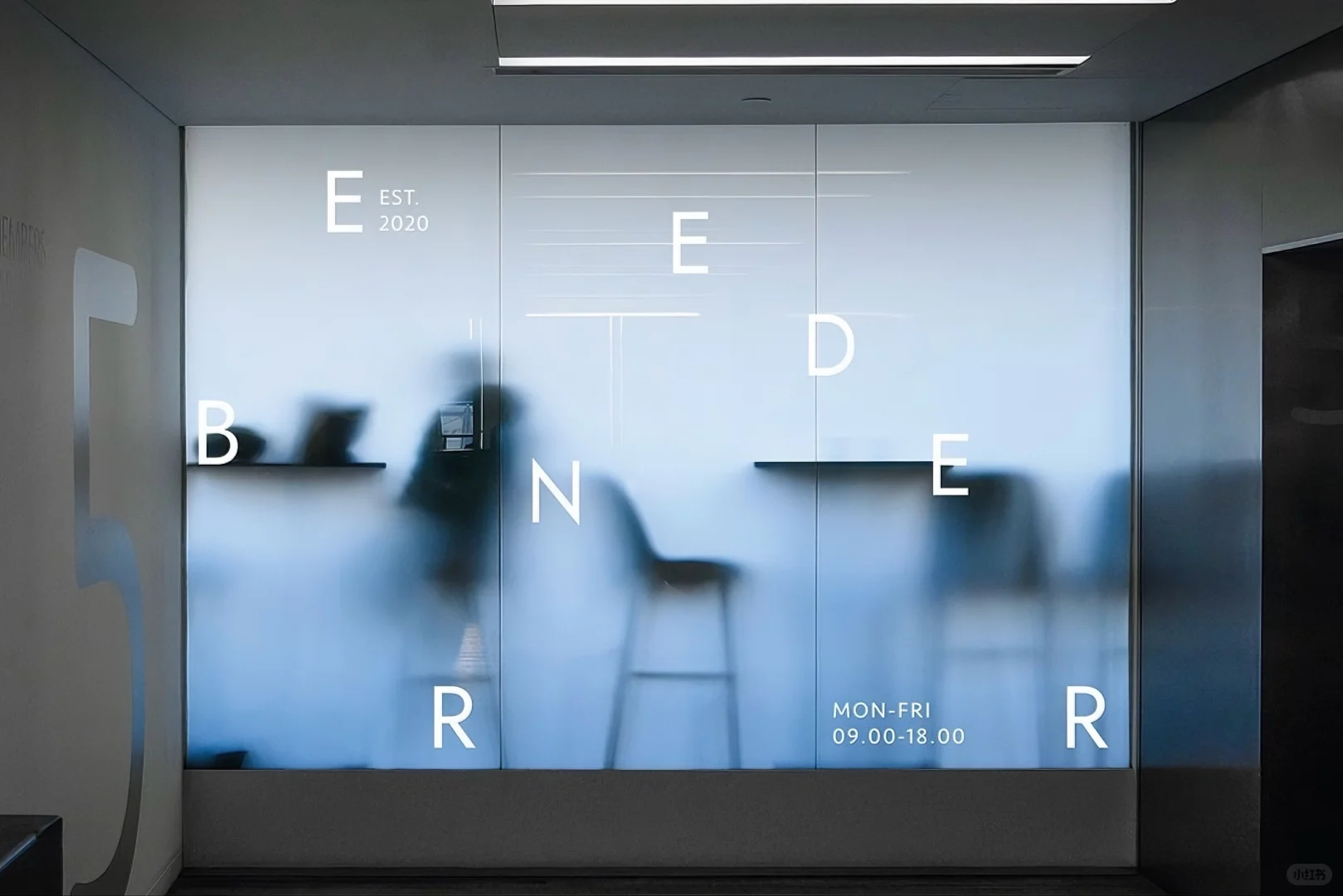 OMG?这面玻璃竟能一键切换空间模式！