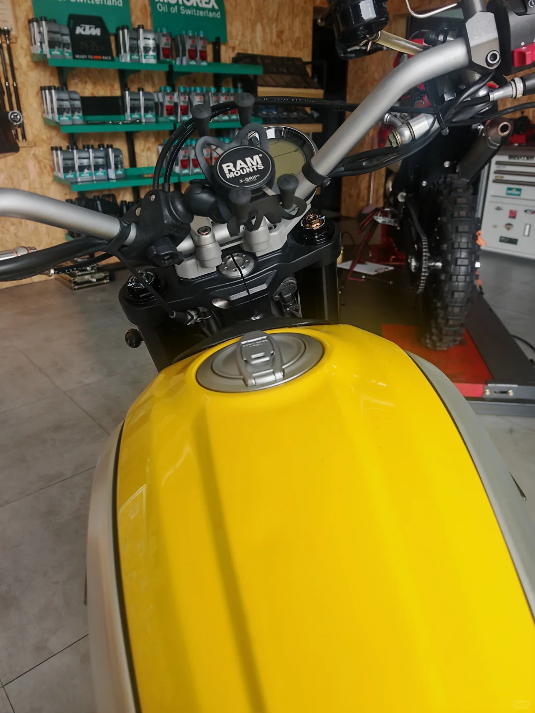 不改了不改了,骑,骑到报废