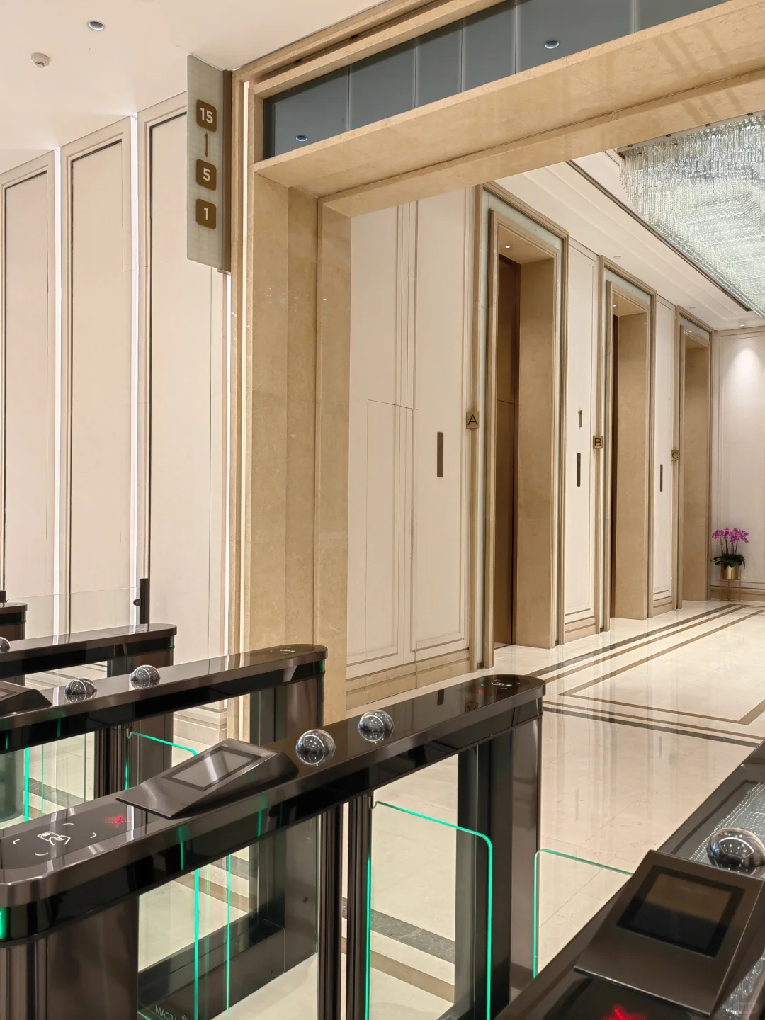 办公楼闸机的玩法