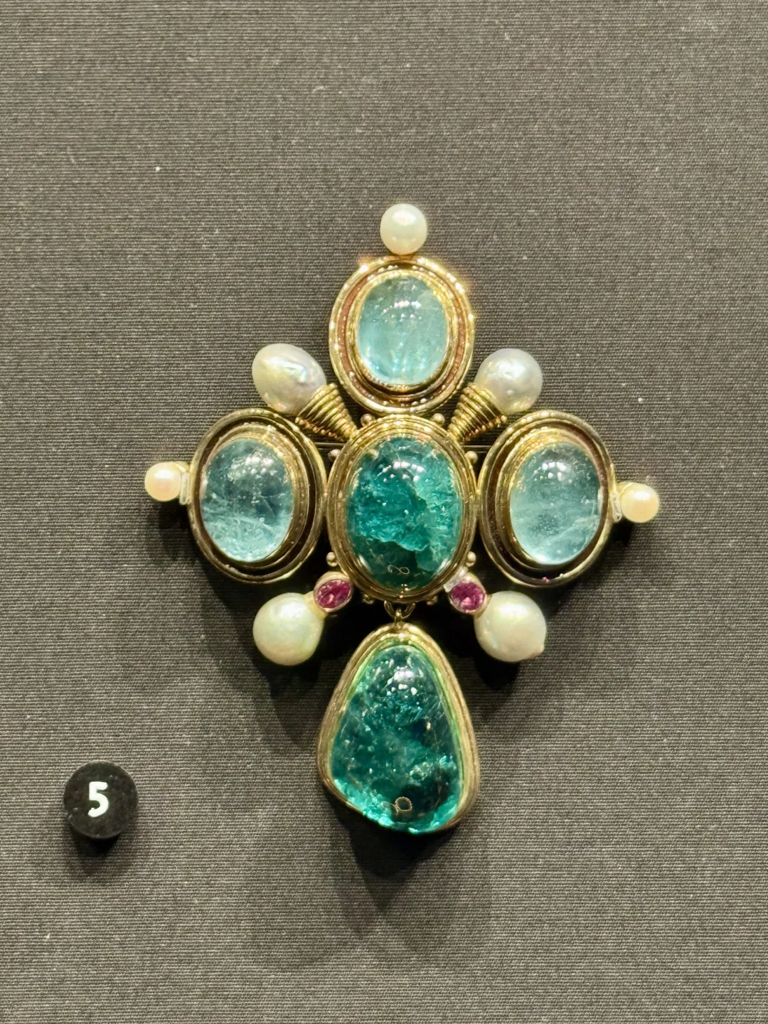 V&A博物馆请好好保管维多利亚女王的王冠