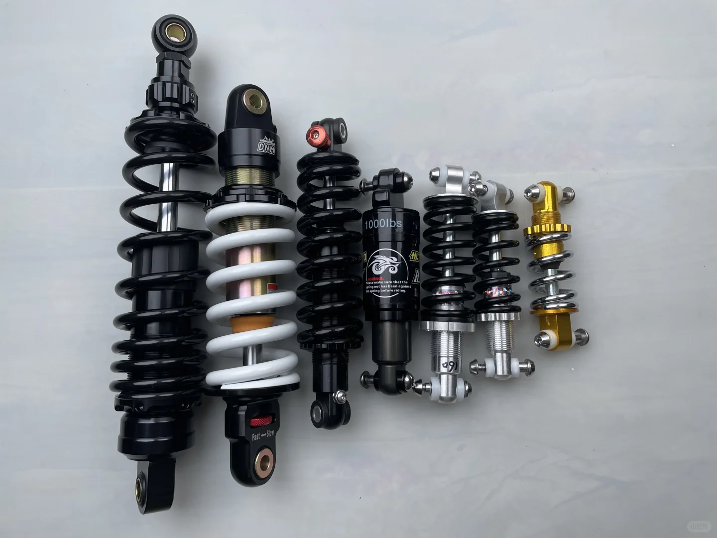 减震器，避震器，后减震