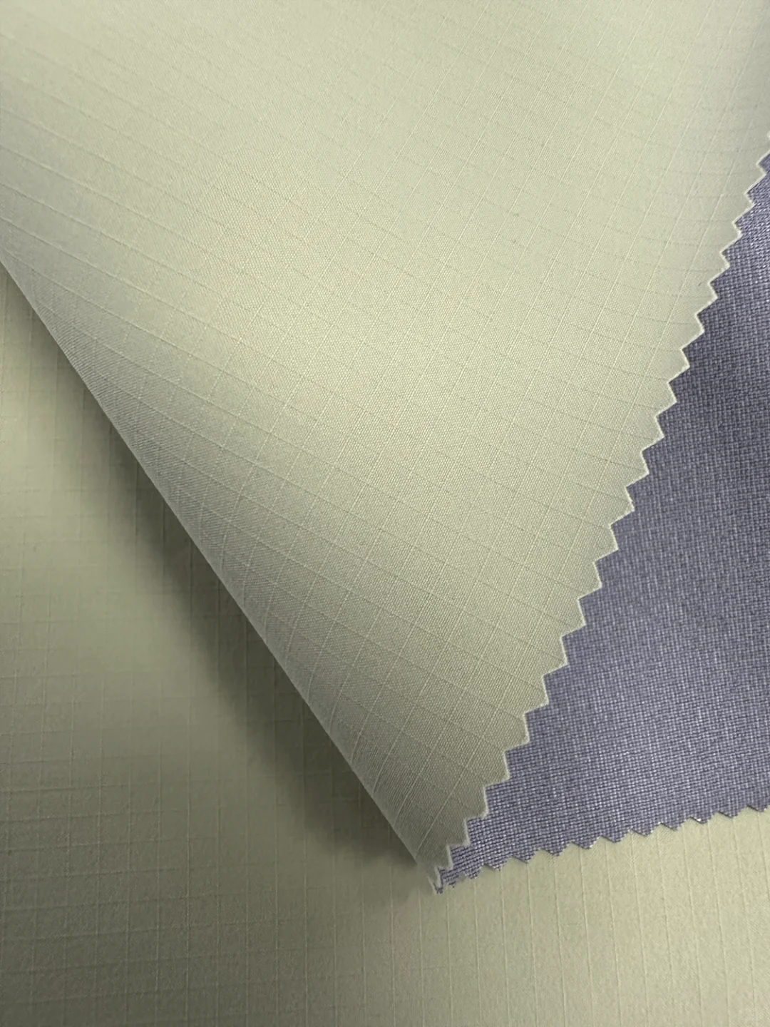 DWR强防水二分格户外专业冲锋衣滑雪服面料